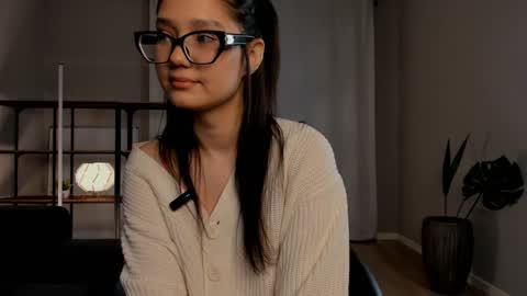 Snapshot of aouva chatting on 04.15.26 Sofia online show from 04.15.26