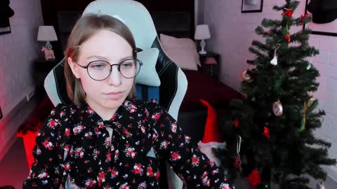 Snapshot of aphexqueen chatting on 12.03.24 APHEX QUEEN online show from 12.03.24