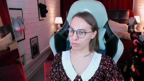 Snapshot of aphexqueen chatting on 12.11.24 APHEX QUEEN online show from 12.11.24