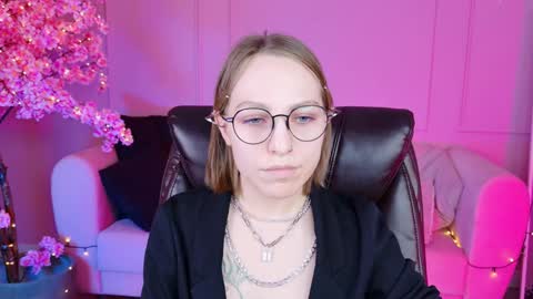 Snapshot of aphexqueen chatting on 12.13.24 APHEX QUEEN online show from 12.13.24