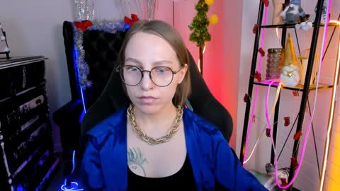 Snapshot of aphexqueen chatting on 12.14.24 APHEX QUEEN online show from 12.14.24