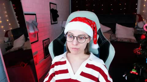 Snapshot of aphexqueen chatting on 12.17.24 APHEX QUEEN online show from 12.17.24