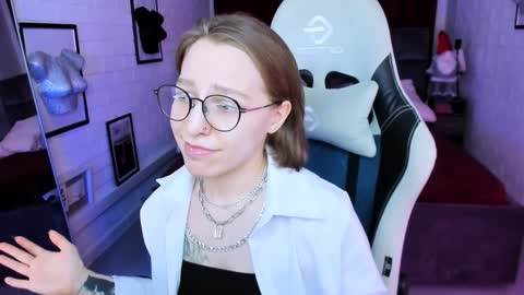 Snapshot of aphexqueen chatting on 01.11.25 APHEX QUEEN online show from 01.11.25