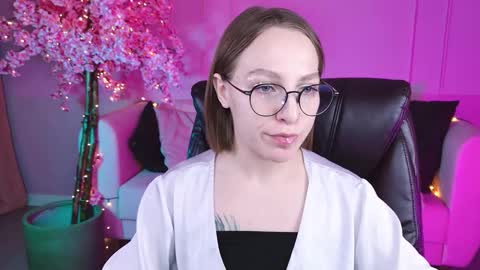 Snapshot of aphexqueen chatting on 01.13.25 APHEX QUEEN online show from 01.13.25