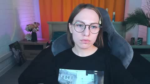 Snapshot of aphexqueen chatting on 01.14.25 APHEX QUEEN online show from 01.14.25