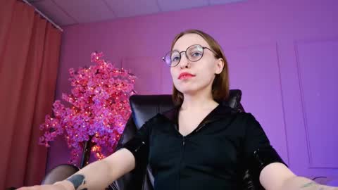 Snapshot of aphexqueen chatting on 01.19.25 APHEX QUEEN online show from 01.19.25