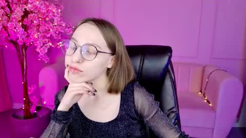 Snapshot of aphexqueen chatting on 01.28.25 APHEX QUEEN online show from 01.28.25