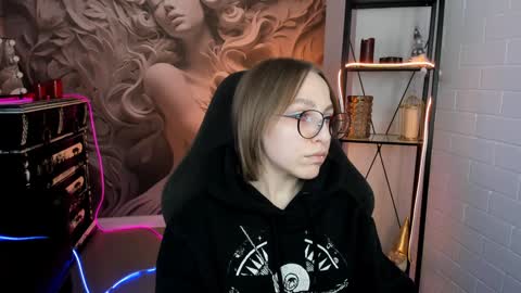 Snapshot of aphexqueen chatting on 02.02.25 APHEX QUEEN online show from 02.02.25