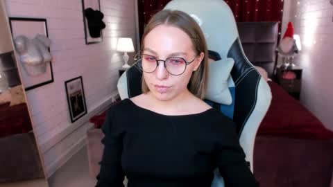 Snapshot of aphexqueen chatting on 02.05.25 APHEX QUEEN online show from 02.05.25