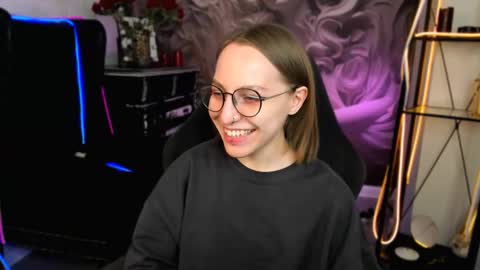 Snapshot of aphexqueen chatting on 02.14.25 APHEX QUEEN online show from 02.14.25