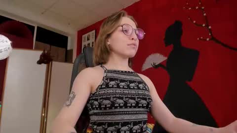 Snapshot of aphexqueen chatting on 02.18.25 APHEX QUEEN online show from 02.18.25