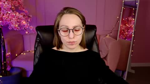 Snapshot of aphexqueen chatting on 03.07.25 APHEX QUEEN online show from 03.07.25