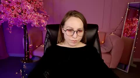 Snapshot of aphexqueen chatting on 03.07.25 APHEX QUEEN online show from 03.07.25