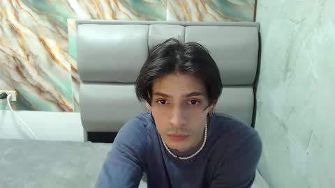 Snapshot of apolo01_ chatting on 10.12.25 Apolo online show from 10.12.25