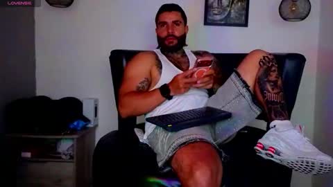 Snapshot of apolo_ryder chatting on 05.14.26 APOLO online show from 05.14.26