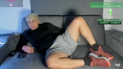 Snapshot of apolo_strange chatting on 11.20.25 apolo_strange online show from 11.20.25