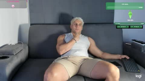 Snapshot of apolo_strange chatting on 11.24.25 apolo_strange online show from 11.24.25