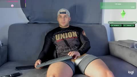 Snapshot of apolo_strange chatting on 12.04.25 apolo_strange online show from 12.04.25