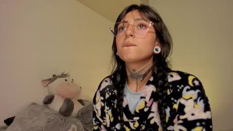 Snapshot of apolorising_ chatting on 09.10.25 Lola  Apolo online show from 09.10.25