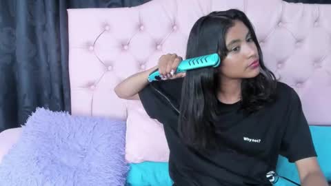 Snapshot of applehot_lr chatting on 02.08.25 sofi y kevin online show from 02.08.25