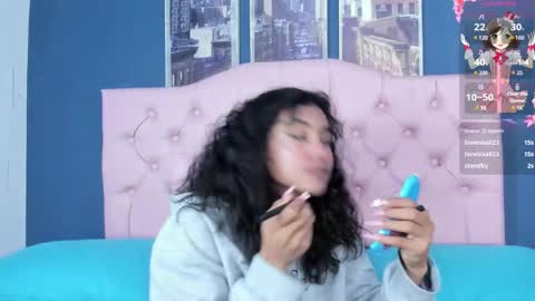 Snapshot of applehot_lr chatting on 03.04.25 sofi y kevin online show from 03.04.25