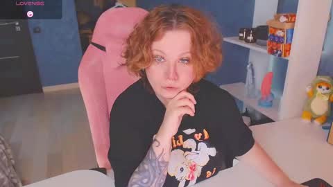 Snapshot of april_hentaigirl chatting on 10.19.25    my special content  online show from 10.19.25
