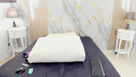 aprillross online show from 04.13.26