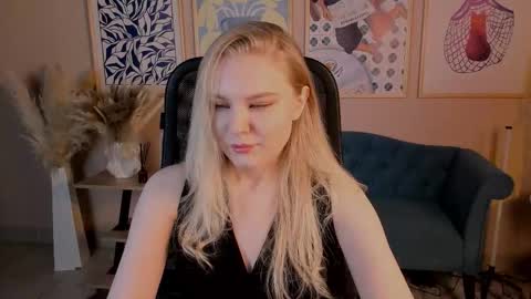 Snapshot of aprilserenity chatting on 09.11.25 April. All year round.  online show from 09.11.25