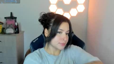 aqua emilly online show from 09.25.25