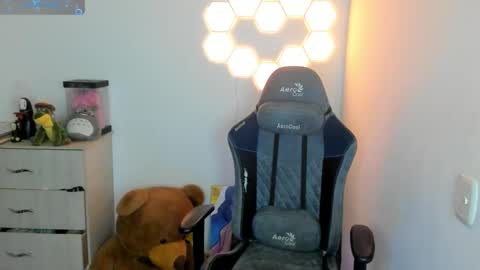 aqua emilly online show from 10.23.25