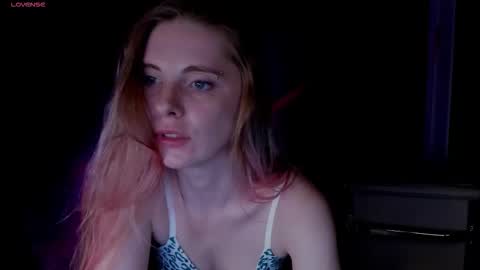 Snapshot of aqualen chatting on 10.28.25 aqualen online show from 10.28.25