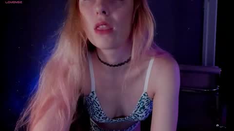 Snapshot of aqualen chatting on 11.05.25 aqualen online show from 11.05.25