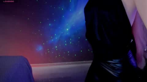 Snapshot of aqualen chatting on 11.19.25 aqualen online show from 11.19.25