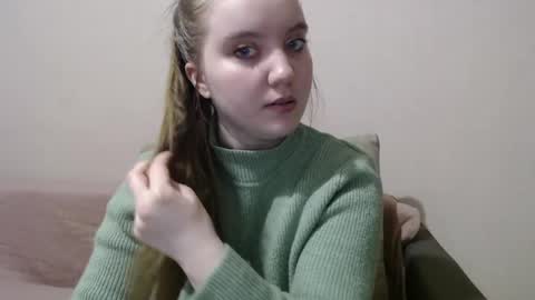 Snapshot of aquanarmin chatting on 12.15.24 Josefin online show from 12.15.24