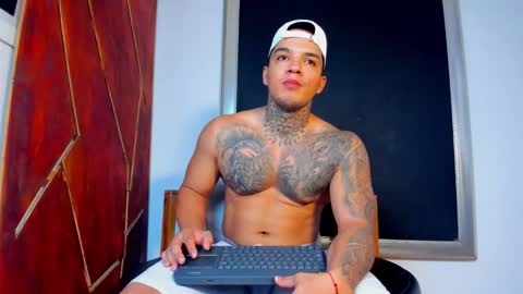 Snapshot of aquiles_elpapi chatting on 11.02.25 AquilesElpapi online show from 11.02.25