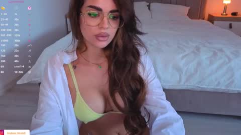 Snapshot of arabian_beautyy chatting on 11.06.25 IsaBella online show from 11.06.25