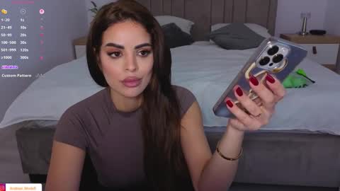 Snapshot of arabian_beautyy chatting on 11.08.25 IsaBella online show from 11.08.25