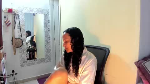 Nadia Cyel online show from 12.17.25