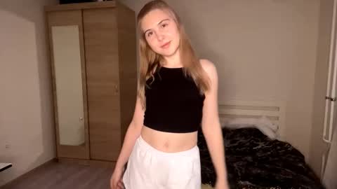 Snapshot of arabunyan chatting on 11.09.25 Emi online show from 11.09.25