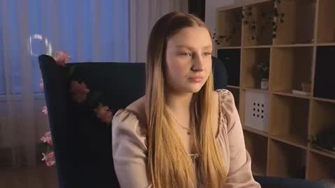 Snapshot of aracelieovaldi chatting on 12.15.25 Valentina online show from 12.15.25