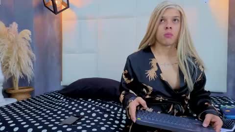 Snapshot of aranza_jones chatting on 05.12.26 Aranza online show from 05.12.26
