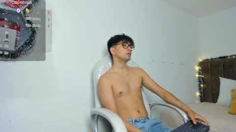 Snapshot of archie_77 chatting on 12.15.25 Archie online show from 12.15.25