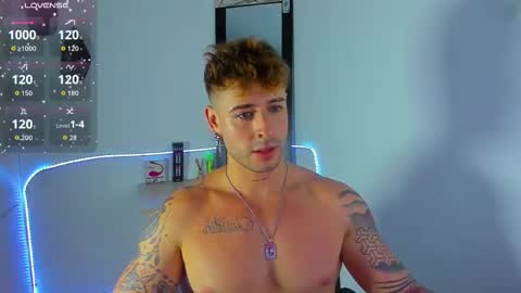 Snapshot of ares_blue chatting on 10.06.25 ares blue online show from 10.06.25