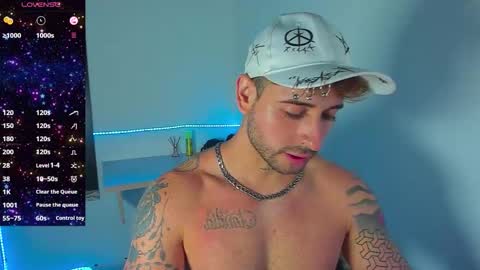 Snapshot of ares_blue chatting on 10.18.25 ares blue online show from 10.18.25
