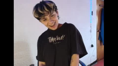 Snapshot of ares_boo chatting on 02.11.25 ares online show from 02.11.25