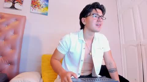 Snapshot of ares_lee chatting on 08.08.26 ARES online show from 08.08.26