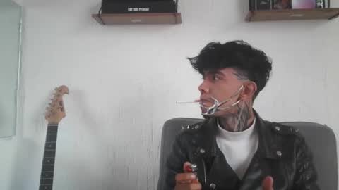 Snapshot of aress_1 chatting on 10.12.25 Ares online show from 10.12.25
