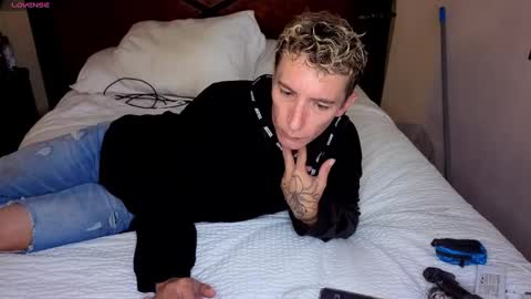 Snapshot of argabright chatting on 09.09.25 argabright online show from 09.09.25