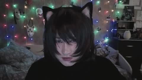 Snapshot of ari_corn chatting on 12.14.25 Ahri online show from 12.14.25