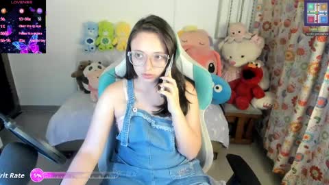 Snapshot of aria_alaia chatting on 05.27.26 Linda online show from 05.27.26